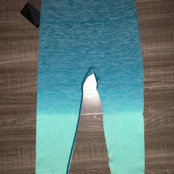 *BRAND NEW* TEAL TURQUOISE CAPRI WORKOUT LEGGINGS - Picture 1 of 6